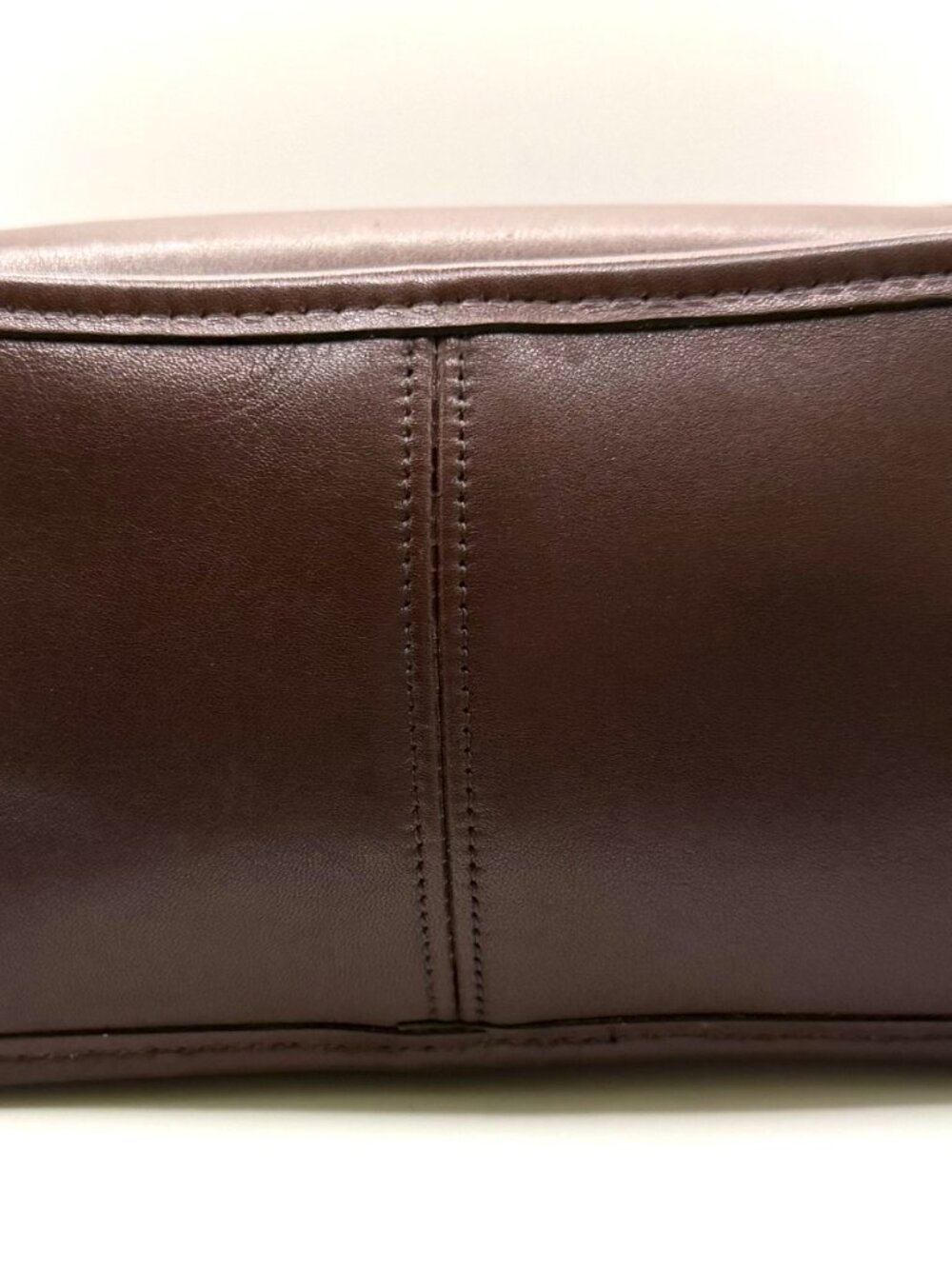 Vintage COACH Classic Shoulder Bag, Style 9170, in Mahogany - Picture 5 of 7